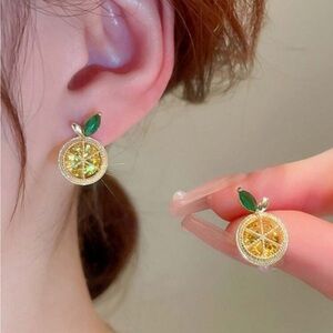 BRAND NEW 🍋 Sweet Lovely Delicate Rhinestone Gold Lemon Stud Earrings